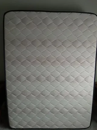 Muebles clásicos dormitorio. Cama, mesas y armario