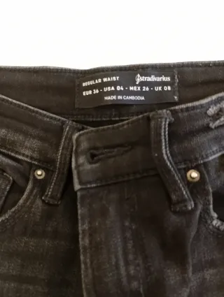 Pantalón vaquero negro Stradivarius roto