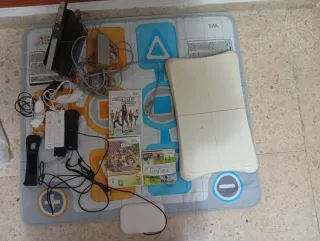 Lote Consola Wii + Accesorios y Juegos