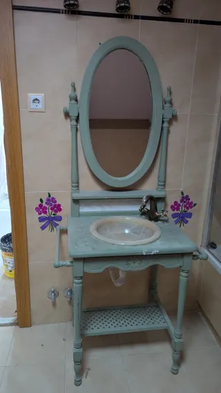 Mueble de baño con espejo ovalado