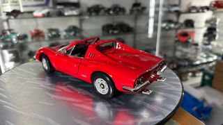 Ferrari Dino gts cabrio escala 1:18
