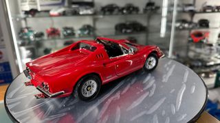 Ferrari Dino gts cabrio escala 1:18
