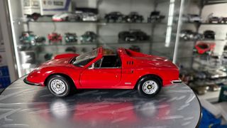 Ferrari Dino gts cabrio escala 1:18