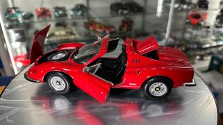 Ferrari Dino gts cabrio escala 1:18