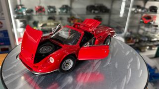 Ferrari Dino gts cabrio escala 1:18