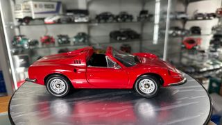Ferrari Dino gts cabrio escala 1:18