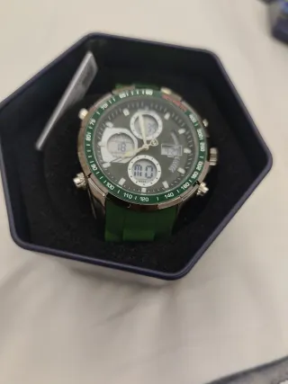 Reloj Deportivo Verde y Plateado