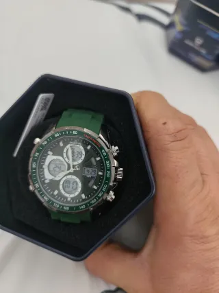 Reloj Deportivo Verde y Plateado