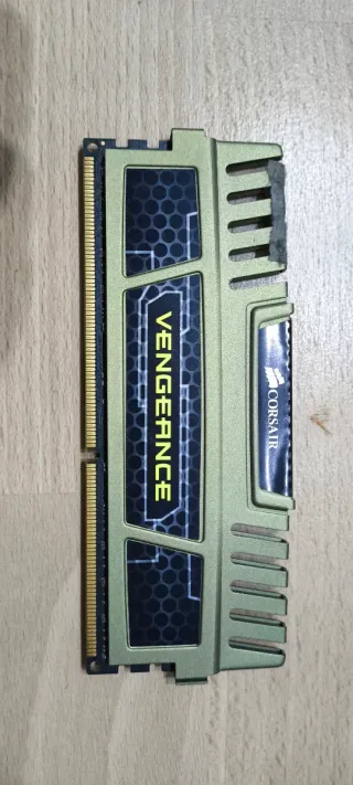 3 Módulos Memoria RAM Corsair Vengeance de 4BG