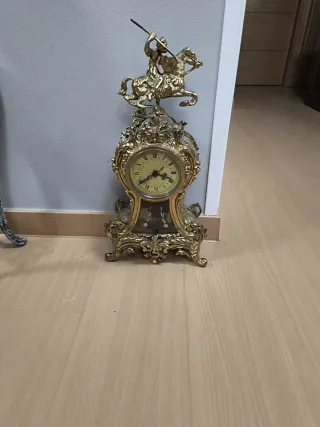 Reloj de sobremesa antiguo dorado