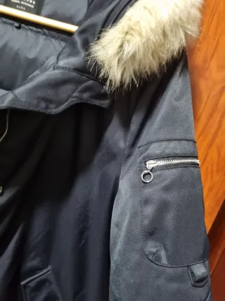 Abrigo Zara Negro con Capucha y Pelo