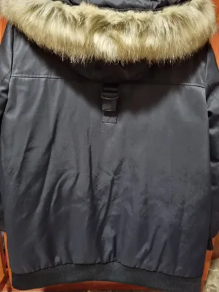 Abrigo Zara Negro con Capucha y Pelo