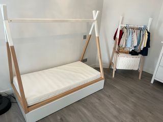 Cama tipi infantil madera y blanco