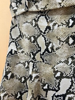 Falda pantalón serpiente Zara