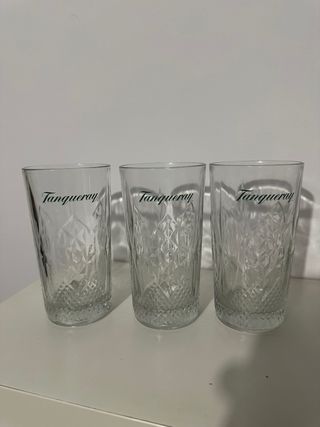 4 Copas y 3 Vasos Tanqueray Verdes