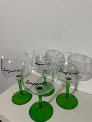 4 Copas y 3 Vasos Tanqueray Verdes