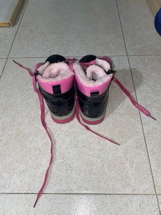 Botas calentitas negras y rosas