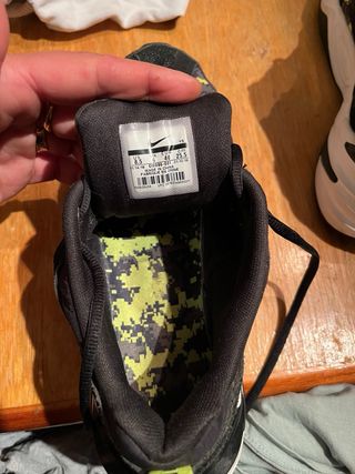 Zapatillas Nike K.2000 Negro y Verde es como nuevo