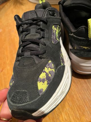 Zapatillas Nike K.2000 Negro y Verde es como nuevo