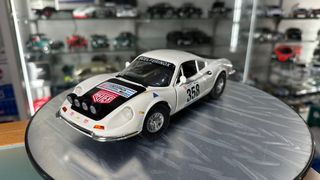 Ferrari 246 GT Dino Giro Italia Rally escala 1:18