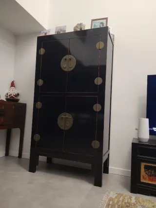 Mueble Chino Laca Negro con Detalles Dorados