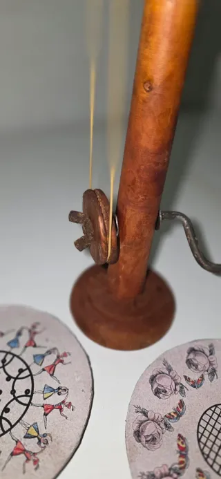 Fenachistoscopio con manovella e 4 dischi