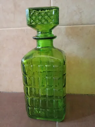 Conjunto Botella Cristal y 2 Platos Decorativos