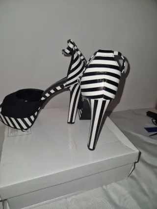 Zapatos de tacón de plataforma a rayas