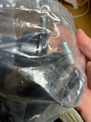 Piedini neri in plastica per mobili