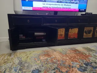 Aparador chino negro y dorado