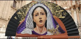 Abanico pintado a mano Virgen de Gracia