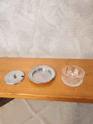 Zuccheriera o formaggiera in vetro e metallo