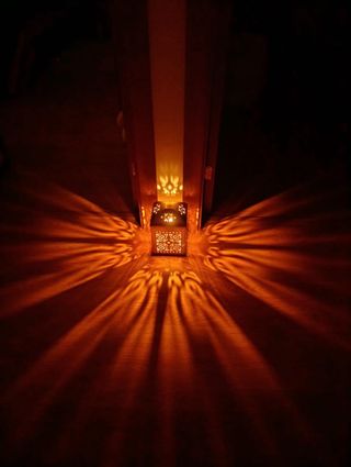 Farol metálico calado dorado