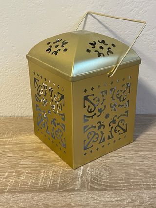 Farol metálico calado dorado