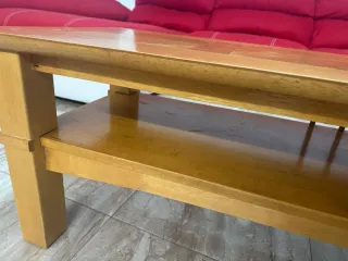 Mesa de centro de roble con diseño geométrico