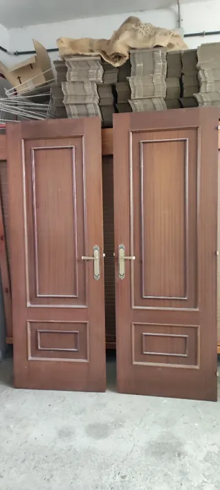 Puertas de madera maciza con cristal