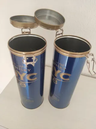 Due custodie vuote per whisky DYC 8 Anni