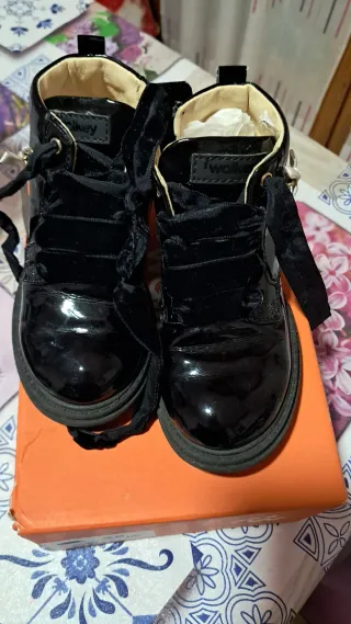 Tronchetto bambina nero con perle e fiocco