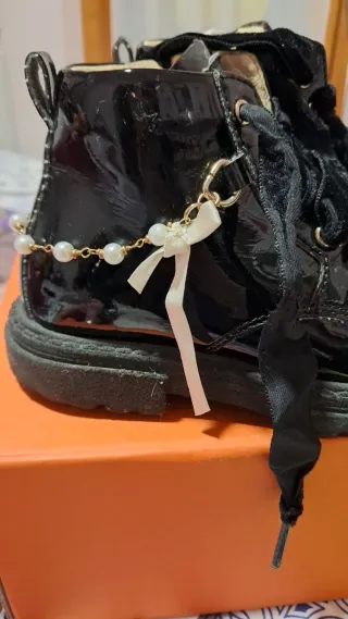 Tronchetto bambina nero con perle e fiocco