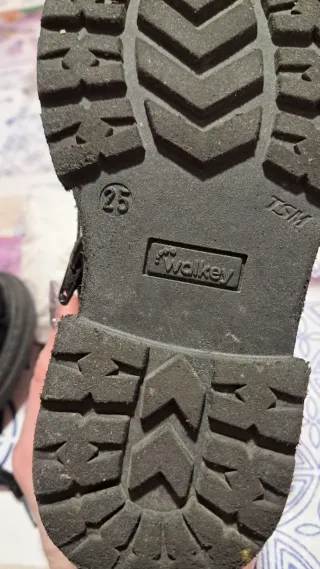 Tronchetto bambina nero con perle e fiocco