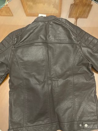Chaqueta efecto piel marrón
