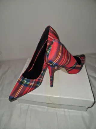 Zapatos de tacón de cuadros