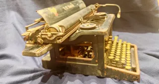 Antigua Máquina de Escribir LC Smith