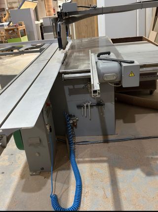 Escuadradora Automática