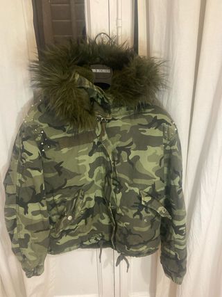 Chaqueta Berskha militar con capucha