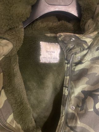 Chaqueta Berskha militar con capucha