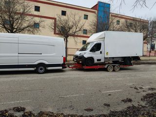 Gruas con remolque 24h nacional/internacional.