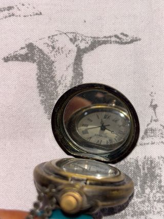 Reloj de bolsillo antiguo con cadena