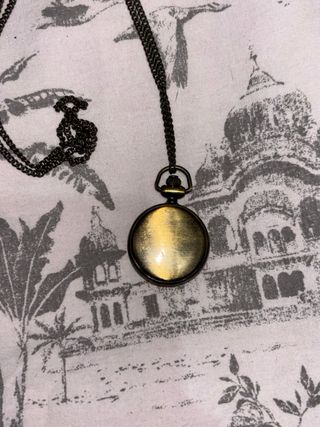 Reloj de bolsillo antiguo con cadena