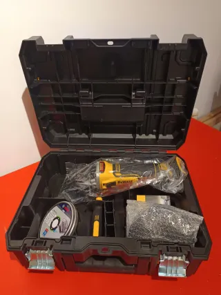 Radial DeWALT TSTAK IP54 con Maletín.